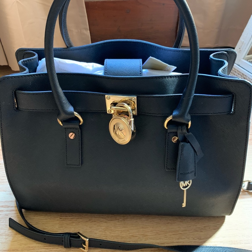 Michael Kors hamilton large EW satchel. EUC. Only used several times